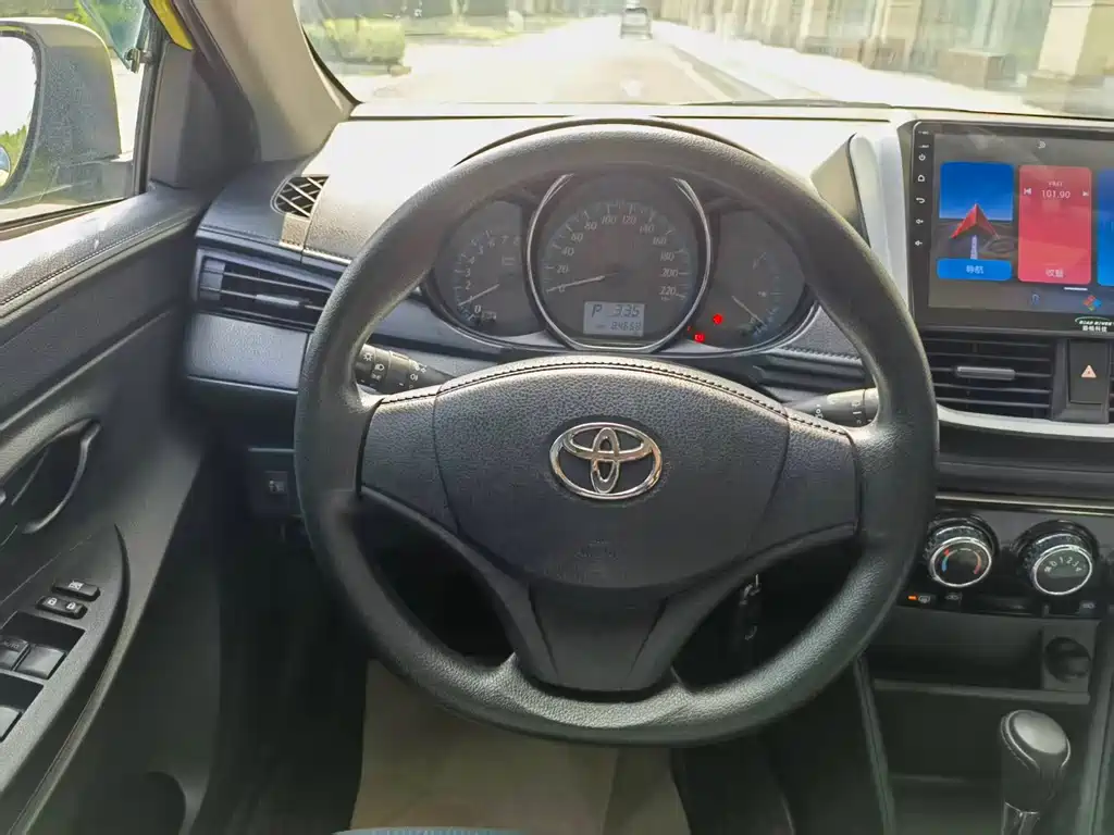 Toyota Yaris L 2019 — фото 13