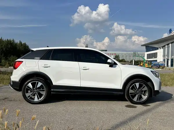 Audi Q2L 2023