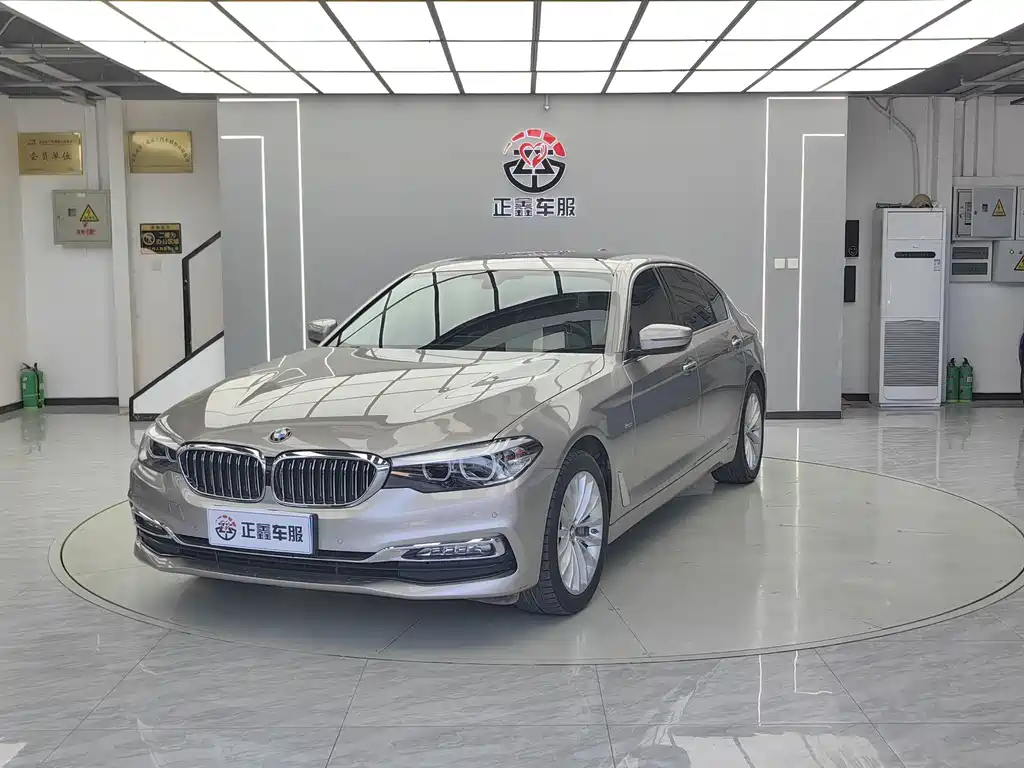 BMW 5 Series 2018 — фото 1