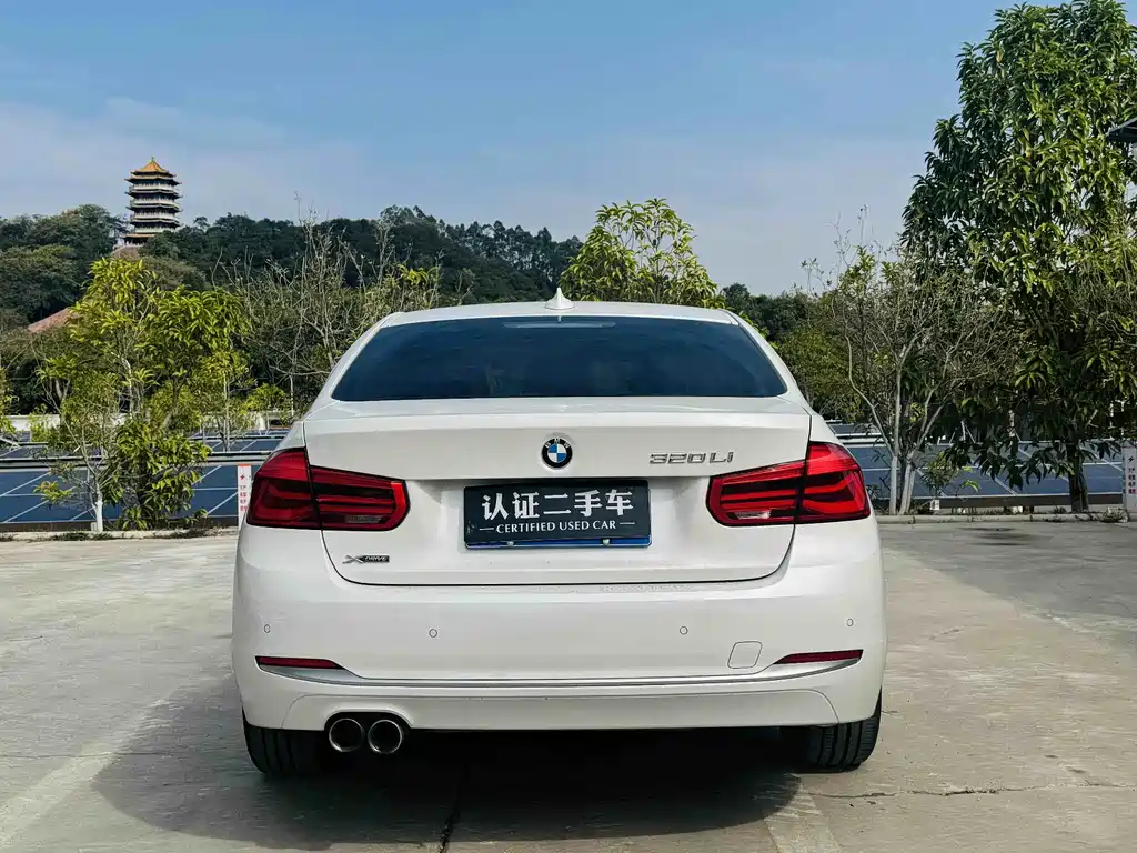 BMW 3 Series 2018 — фото 18