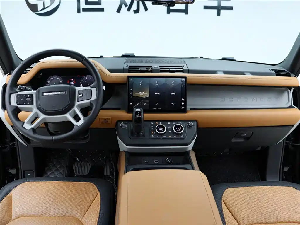Land Rover Defender 2024 — фото 16