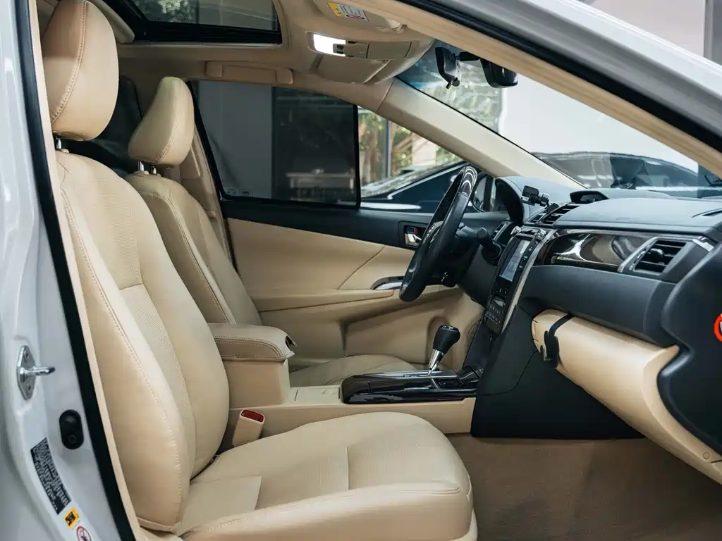 Toyota Camry 2016 — фото 11