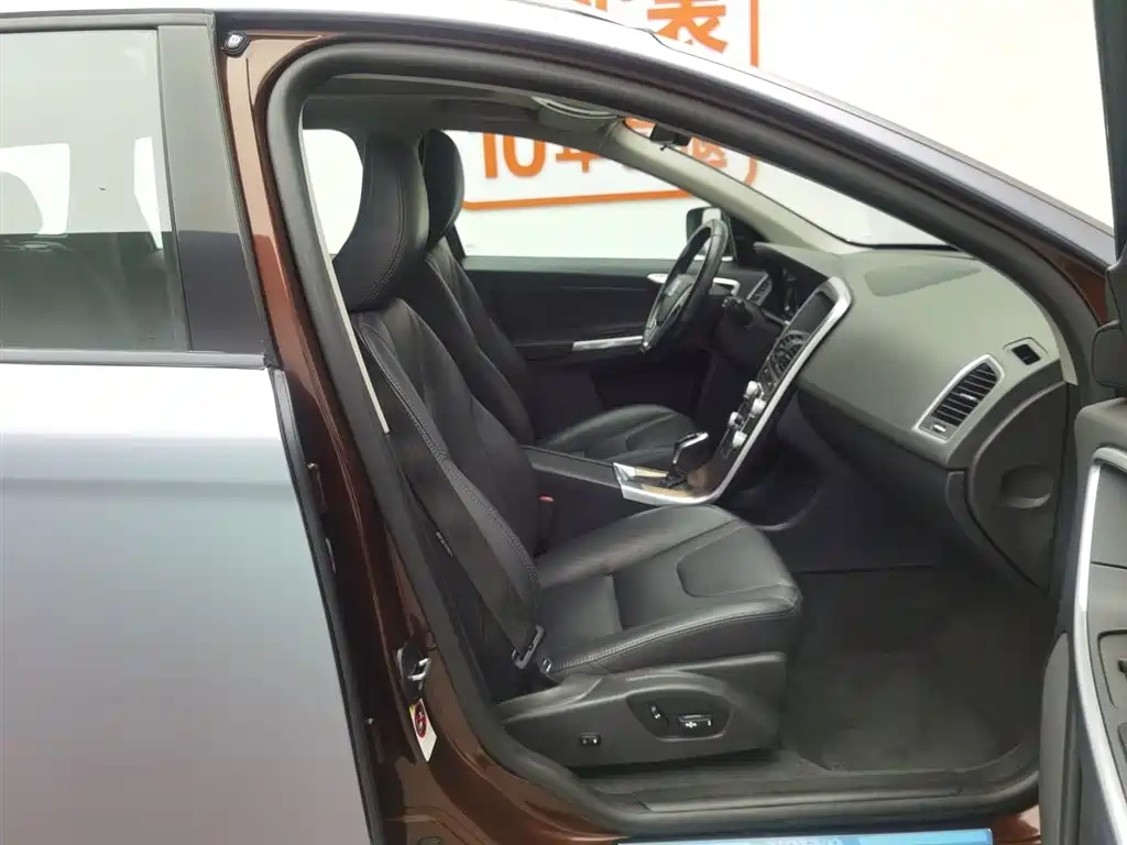 Volvo XC60 2015 — фото 23