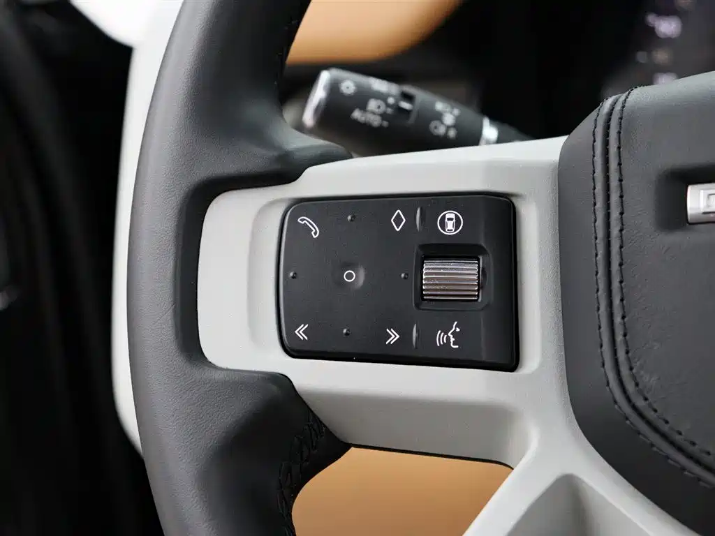 Land Rover Defender 2024 — фото 18