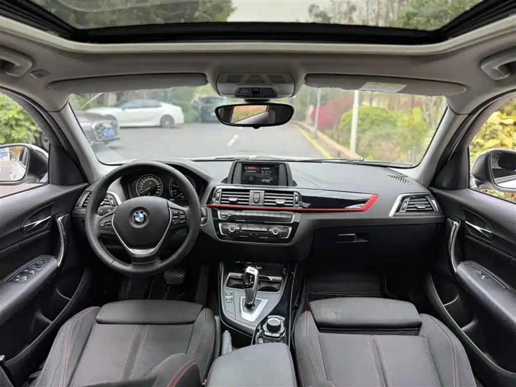 BMW 1 Series 2019 — фото 17