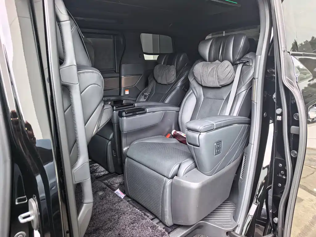 Toyota Vellfire 2024