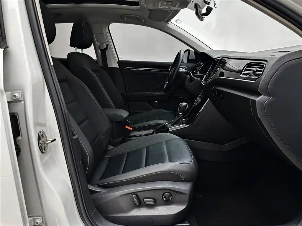 Volkswagen T-Roc 2023 — фото 17