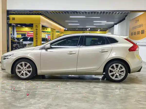 Volvo V40 2017