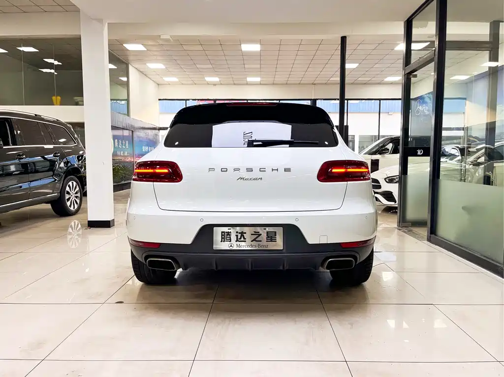 Porsche Macan 2017 — фото 12