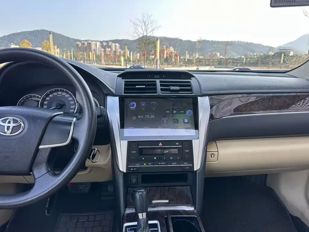 Toyota Camry 2016 — фото 10
