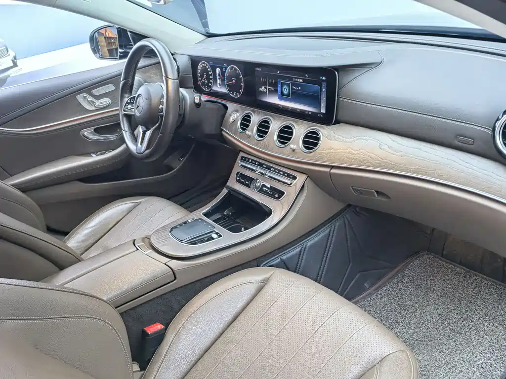 Mercedes-Benz E-Class 2019 — фото 13