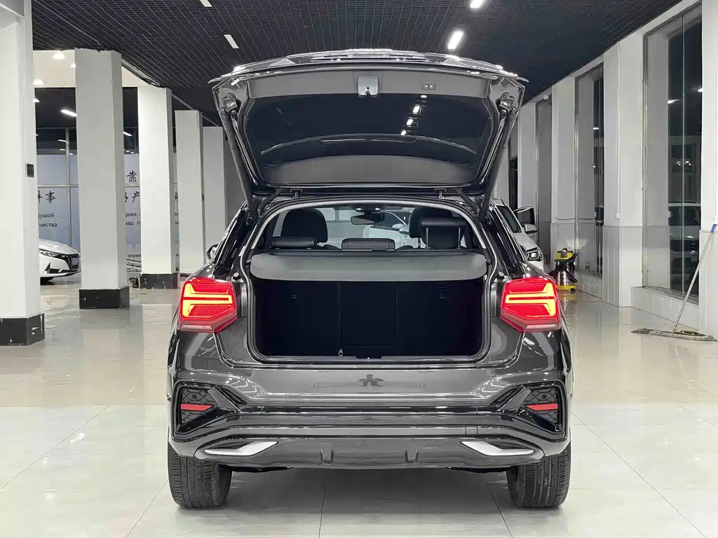 Audi Q2L 2022 — фото 16
