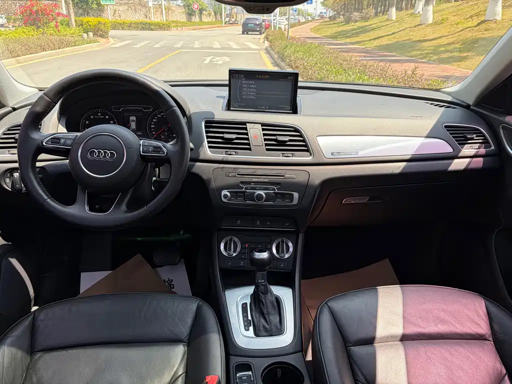 Audi Q3 2016 — фото 10