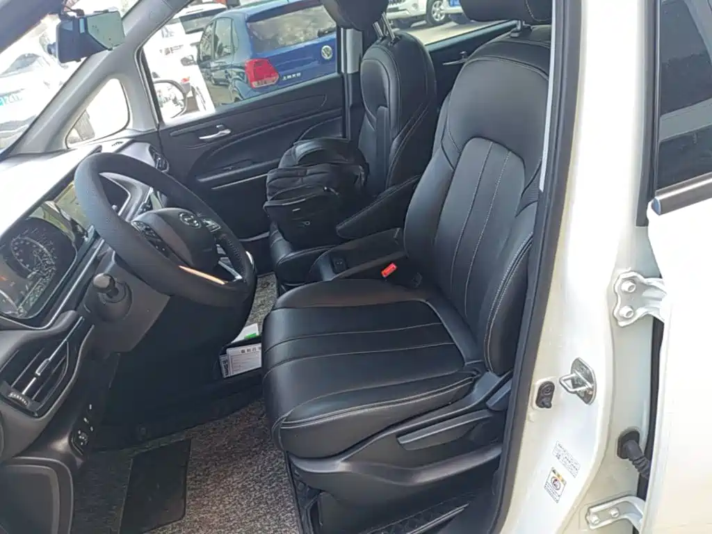 GAC Motor Trumpchi M6 2020 — фото 15
