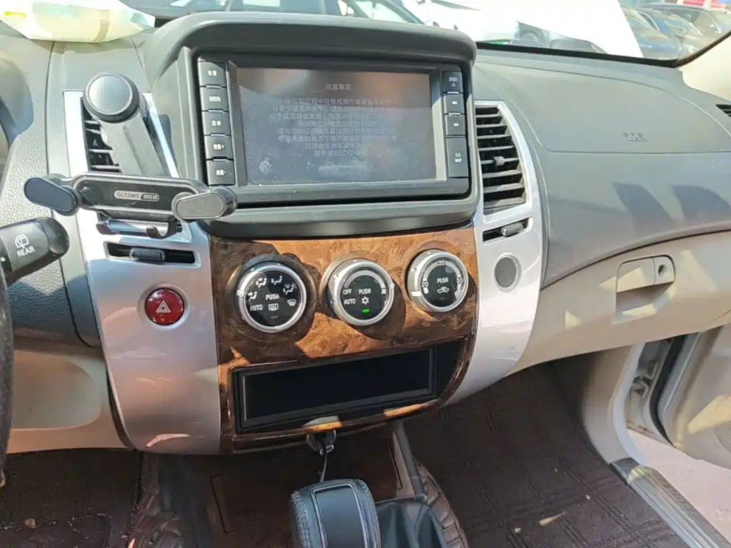 Mitsubishi Pajero Sport 2016 — фото 13