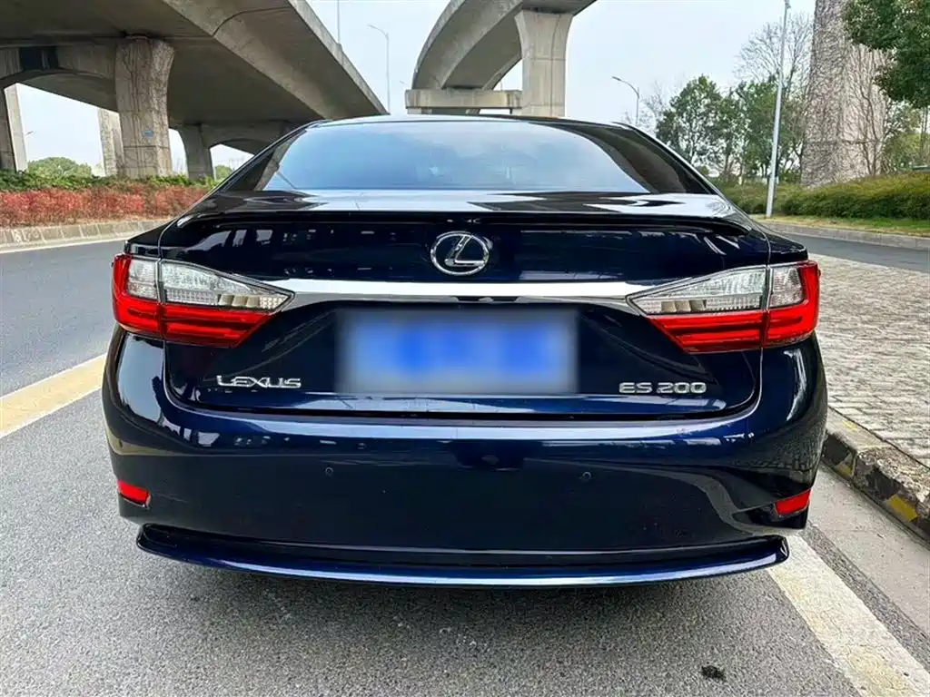 Lexus ES 2017 — фото 25