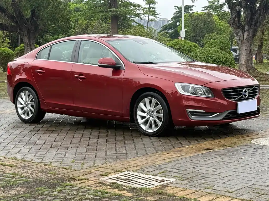 Volvo S60 2013 — фото 3