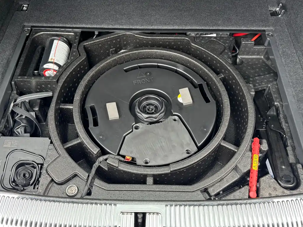 Audi Q5L 2023 — фото 27