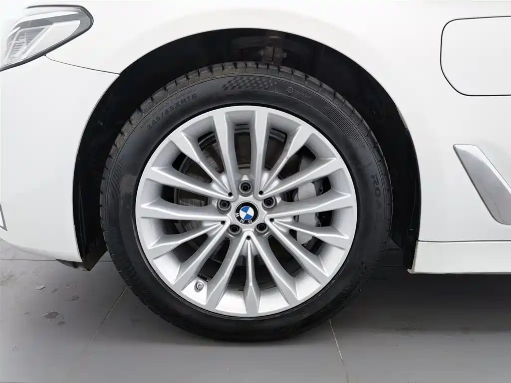BMW 5 Series New Energy 2021 — фото 17