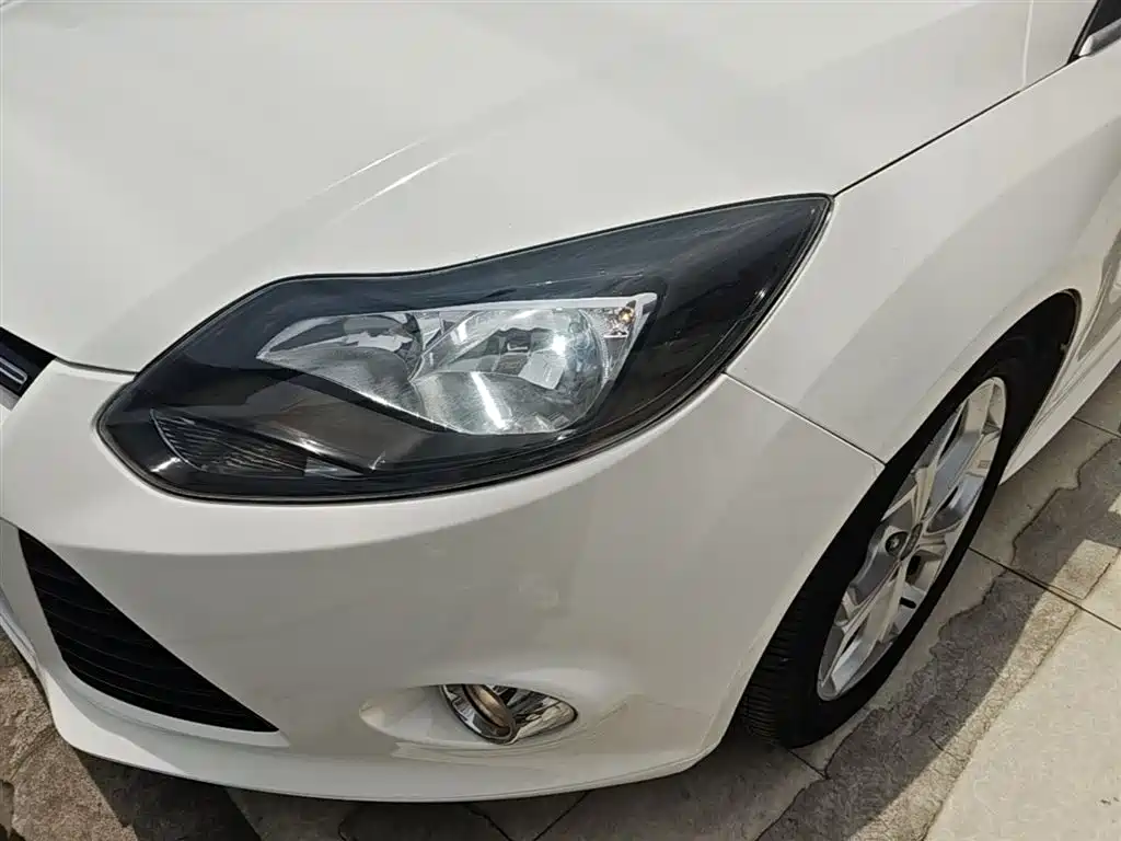 Ford Focus 2015 — фото 24