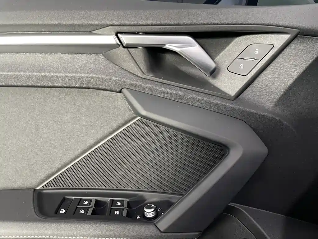 Audi A3 2023 — фото 19