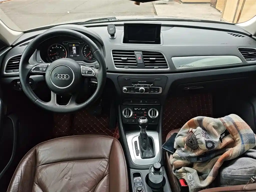 Audi Q3 2015 — фото 10