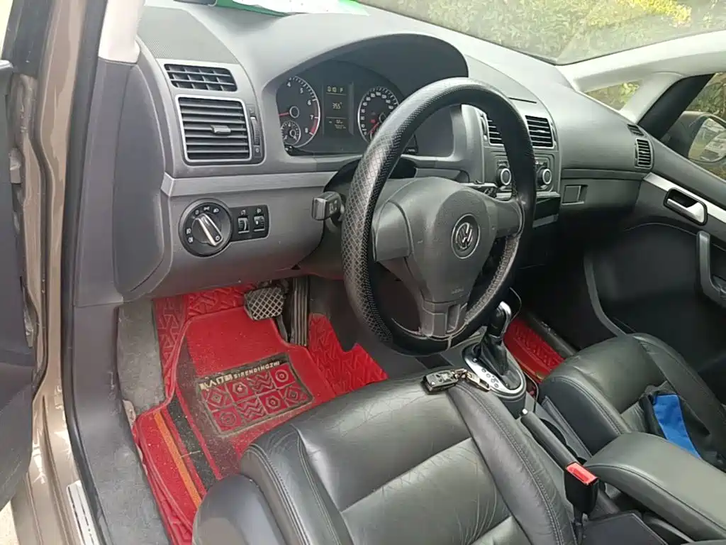 Volkswagen Touran 2015 — фото 10