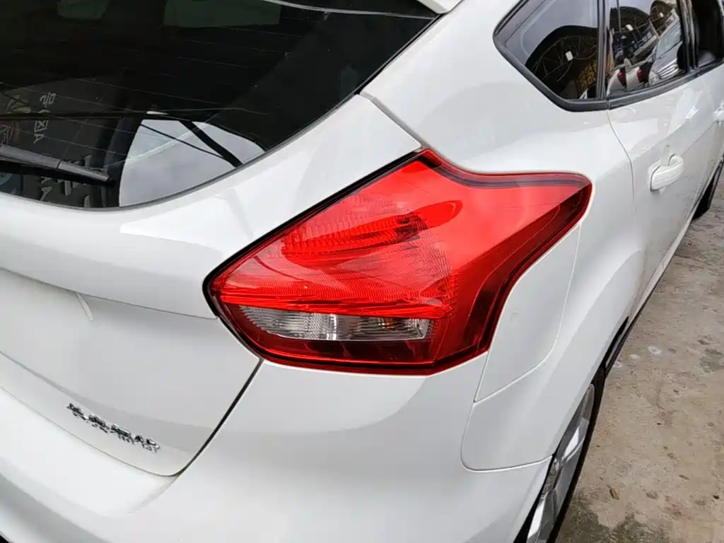 Ford Focus 2016 — фото 8