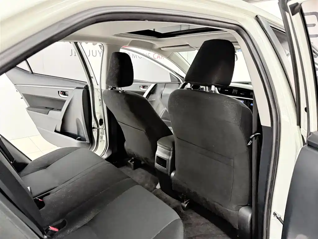 Toyota Corolla 2018 — фото 15