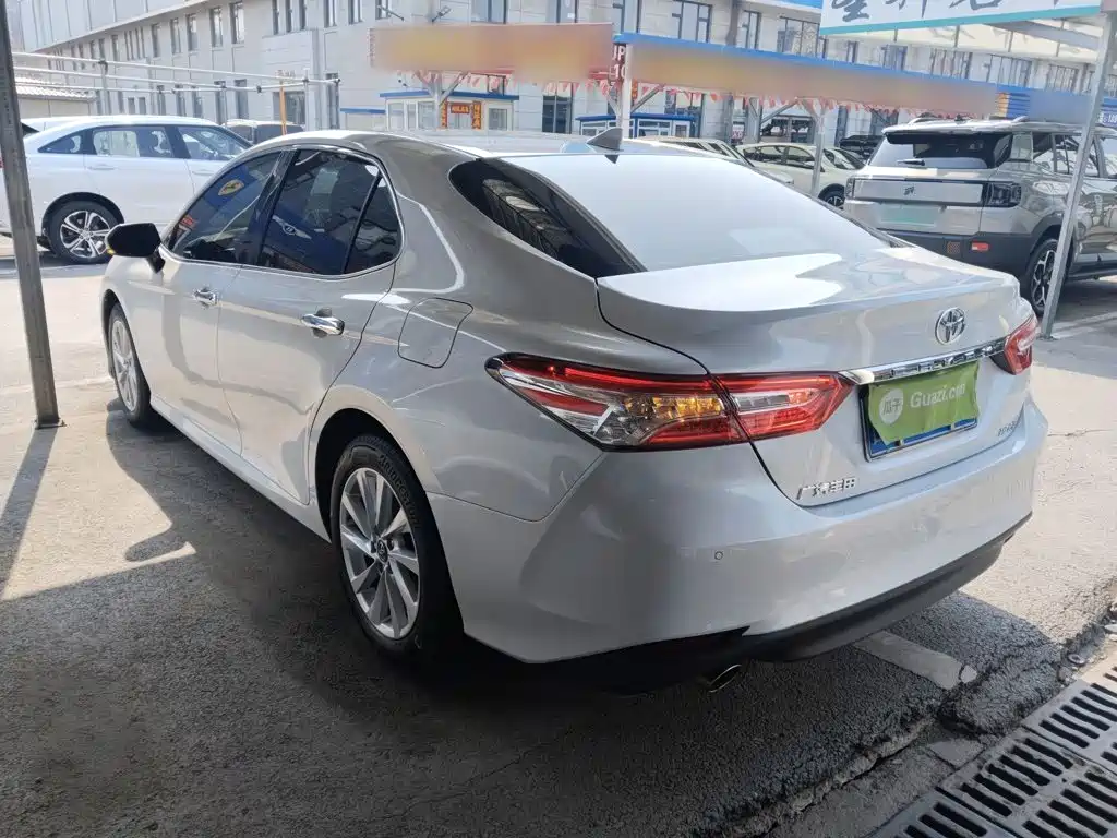 Toyota Camry 2022 — фото 23
