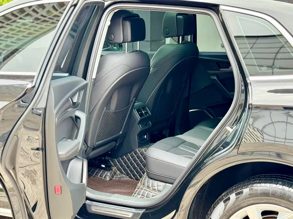 Audi Q5L 2023 — фото 6