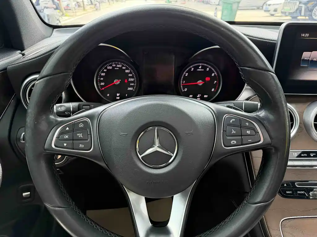 Mercedes-Benz GLC 2017 — фото 11