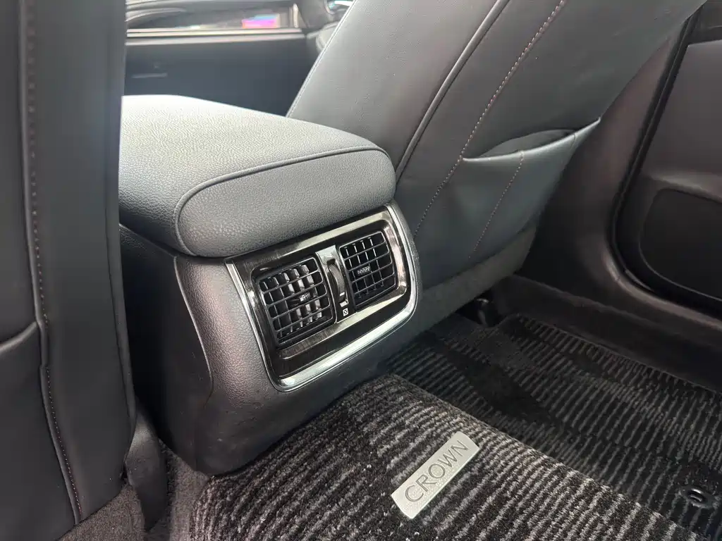Toyota Crown 2016 — фото 20