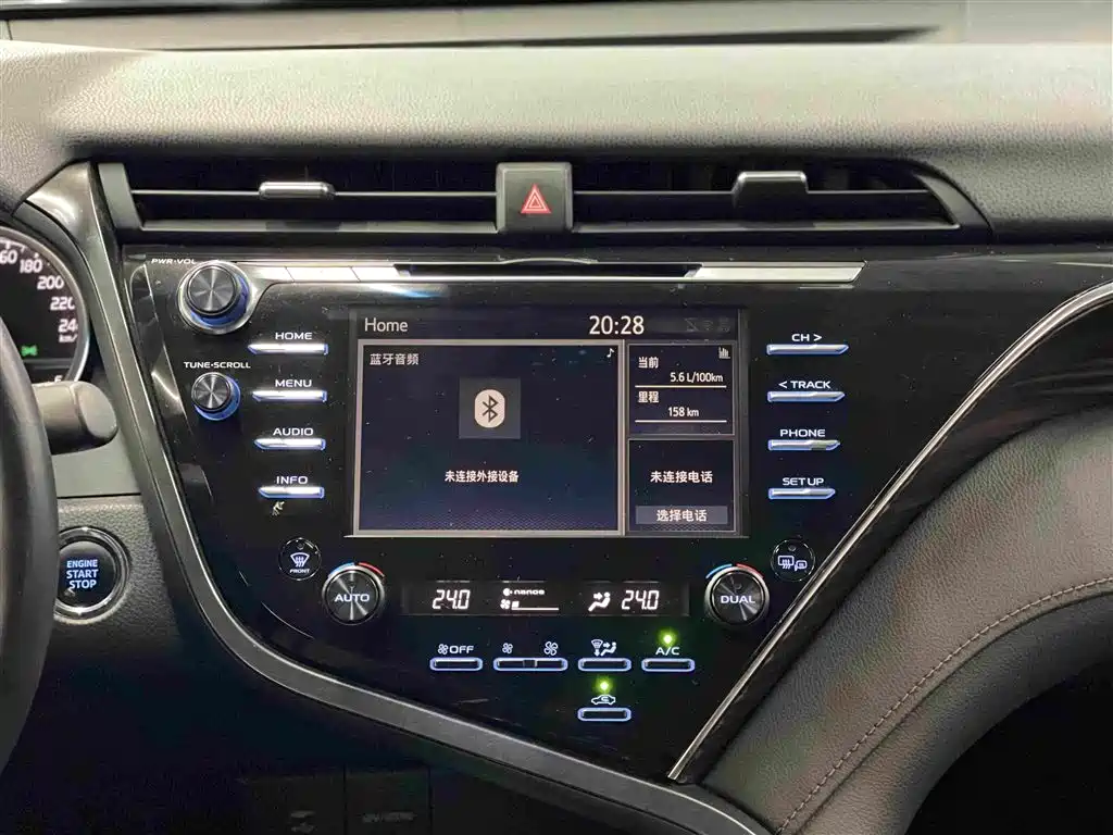 Toyota Camry 2018 — фото 10
