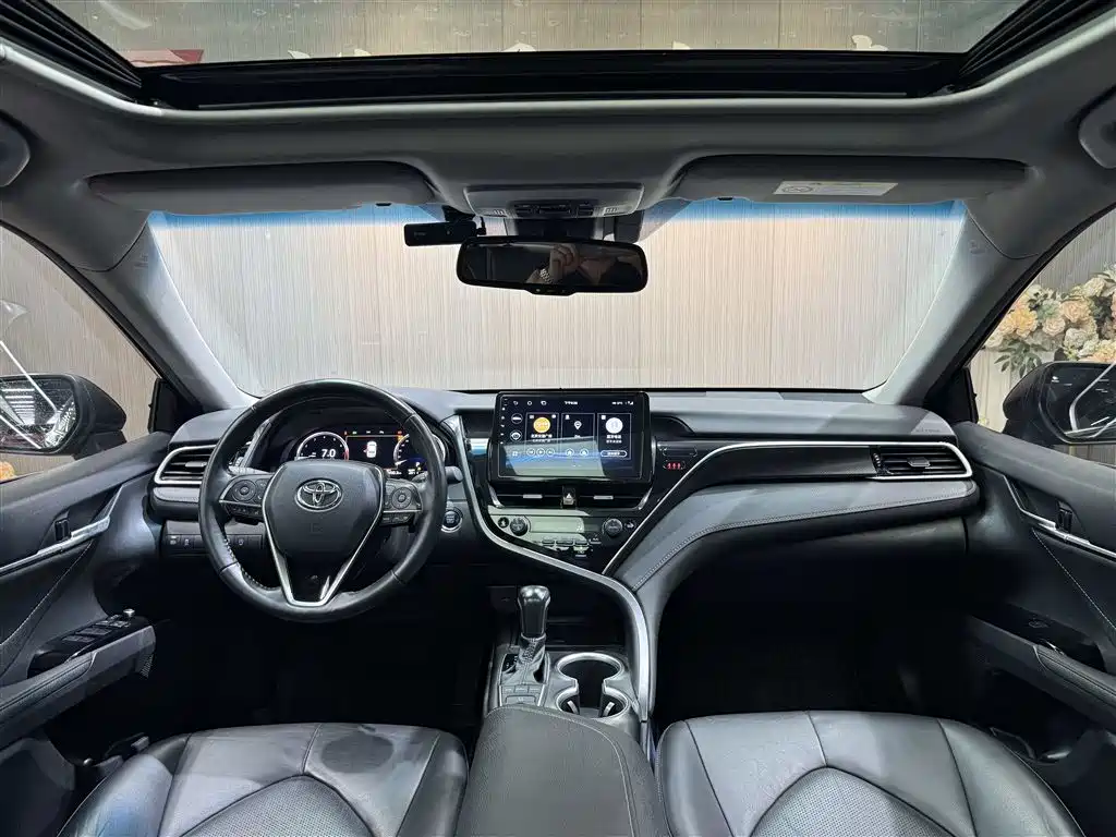 Toyota Camry 2022 — фото 7
