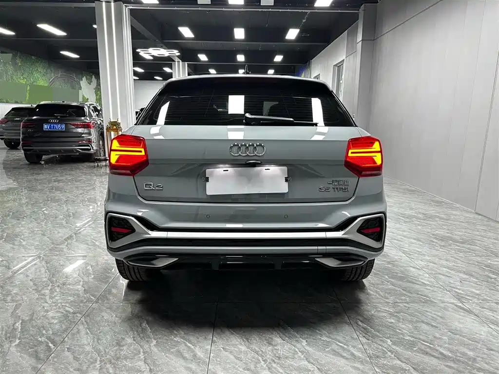 Audi Q2L 2023 — фото 5