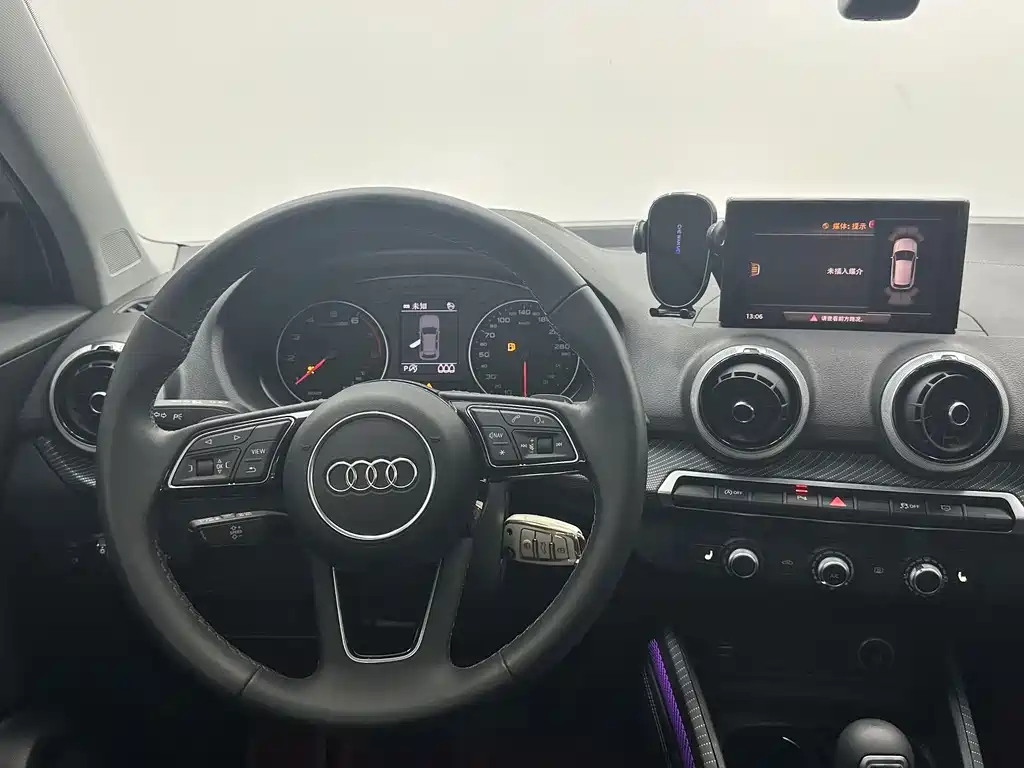 Audi Q2L 2023 — фото 11