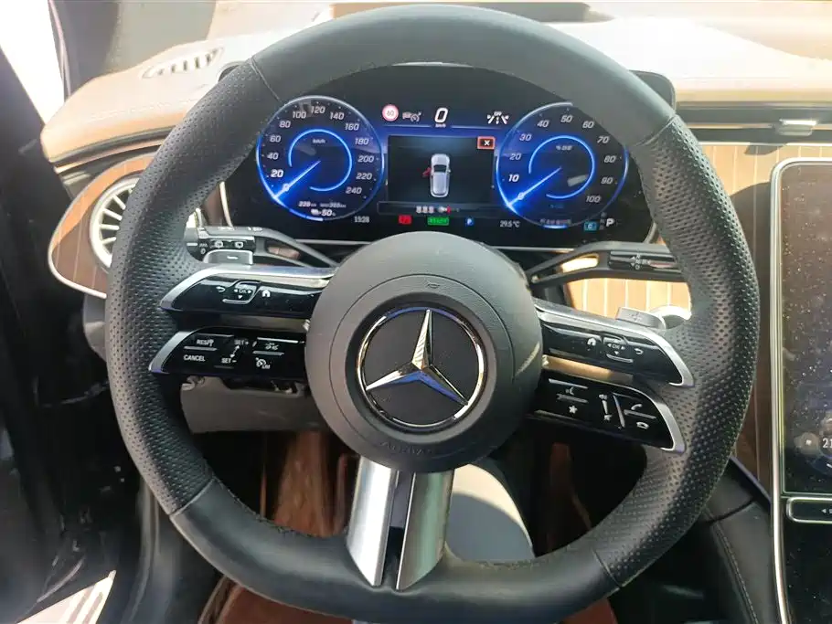 Mercedes-Benz EQE SUV 2025 — фото 15