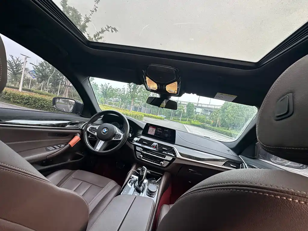 BMW 5 Series 2019 — фото 11