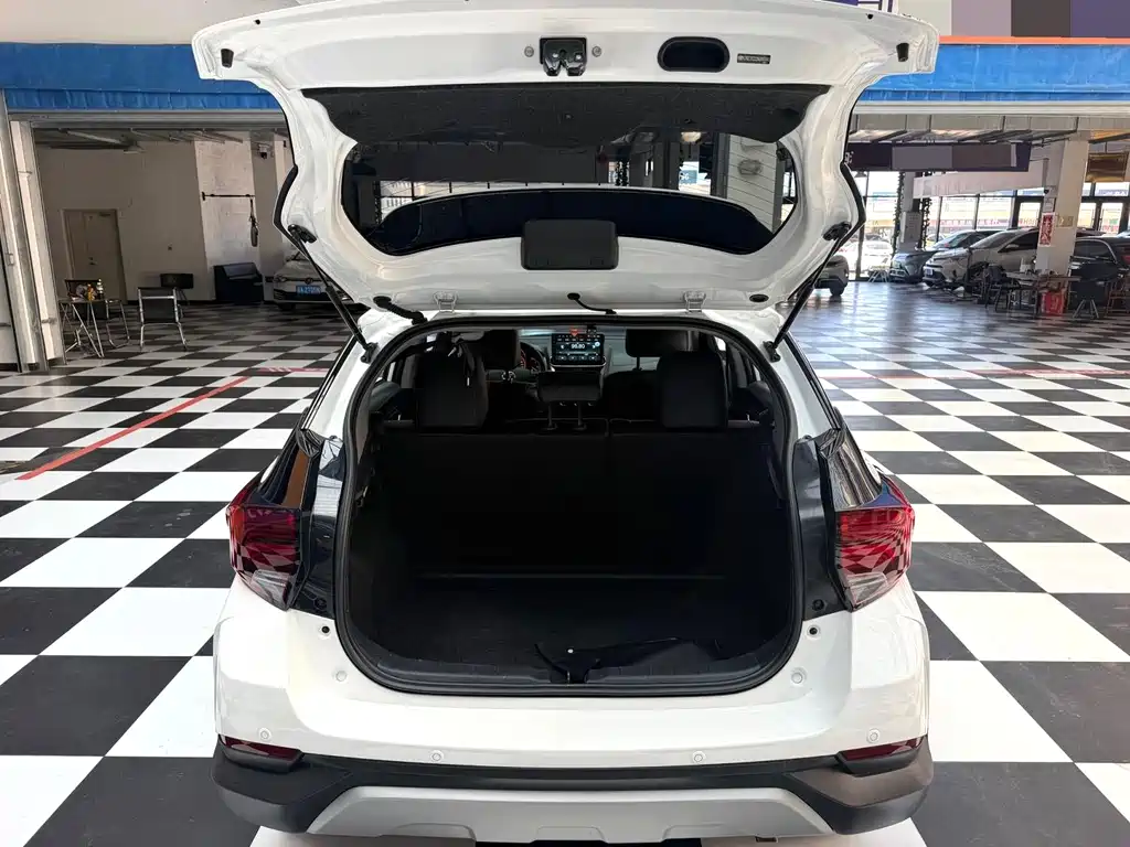 Toyota Yaris L 2022 — фото 15