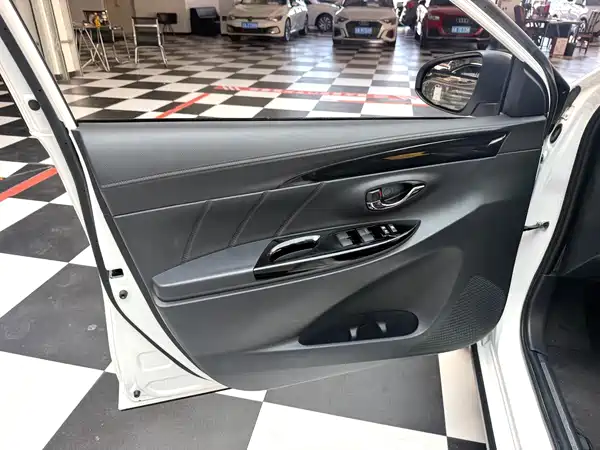 Toyota Yaris L 2022