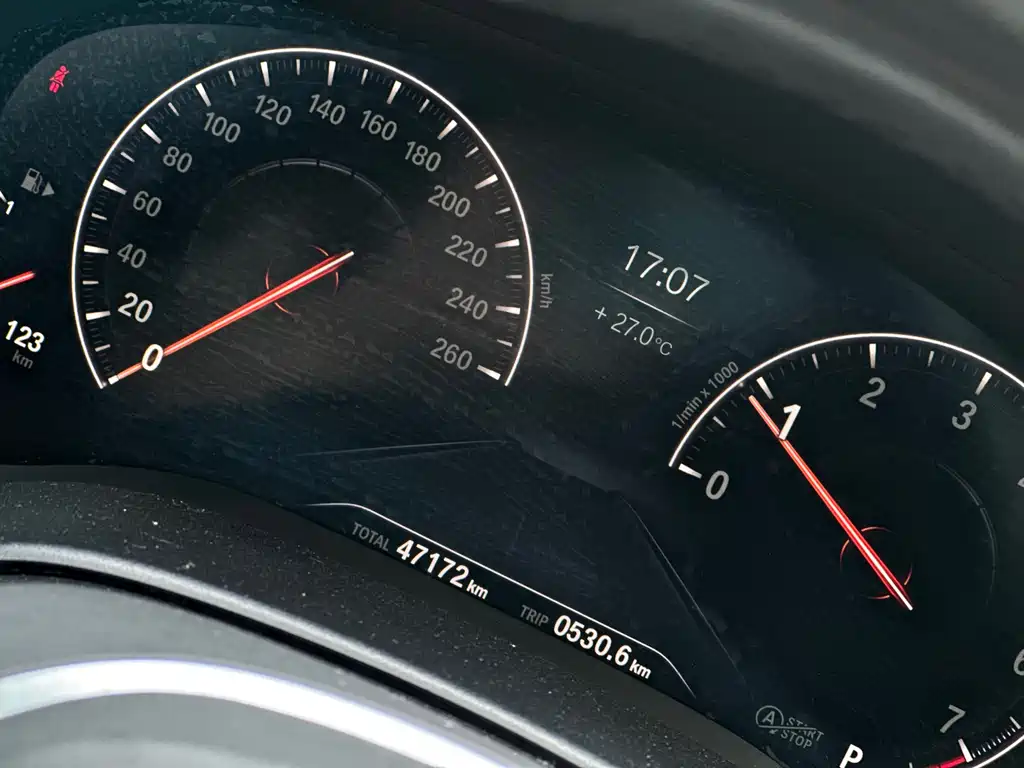 BMW 5 Series 2019 — фото 15