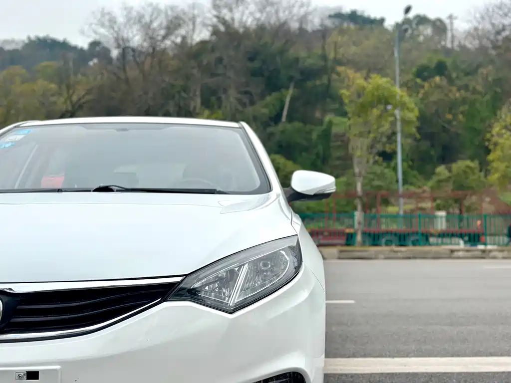 Changan Eado XT 2015 — фото 13