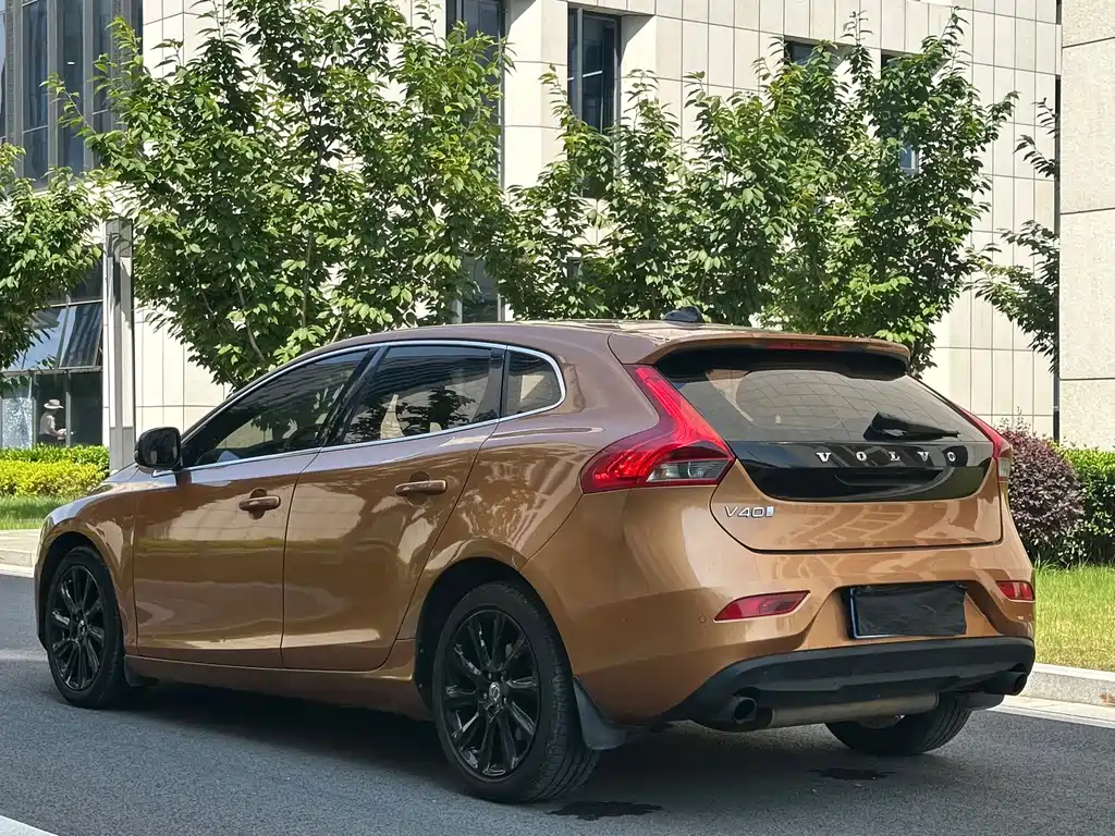 Volvo V40 2014 — фото 26