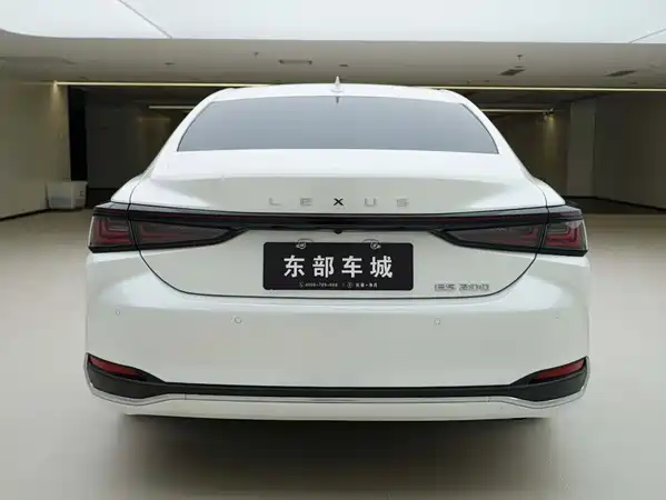 Lexus ES 2025
