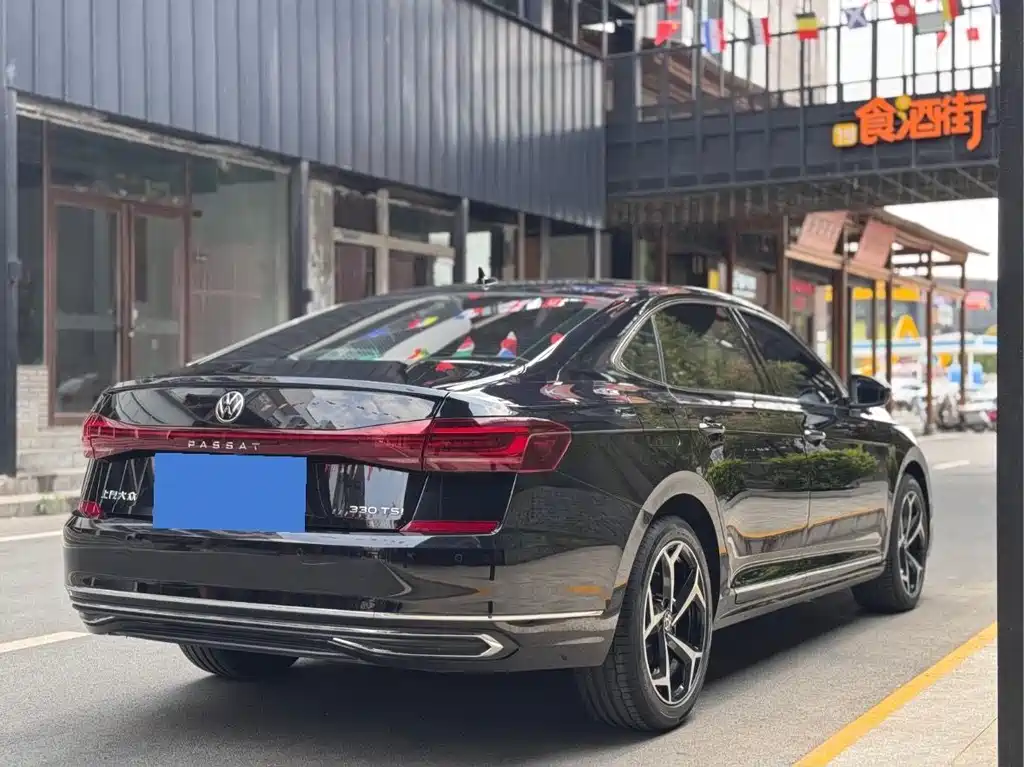 Volkswagen Passat 2023 — фото 17