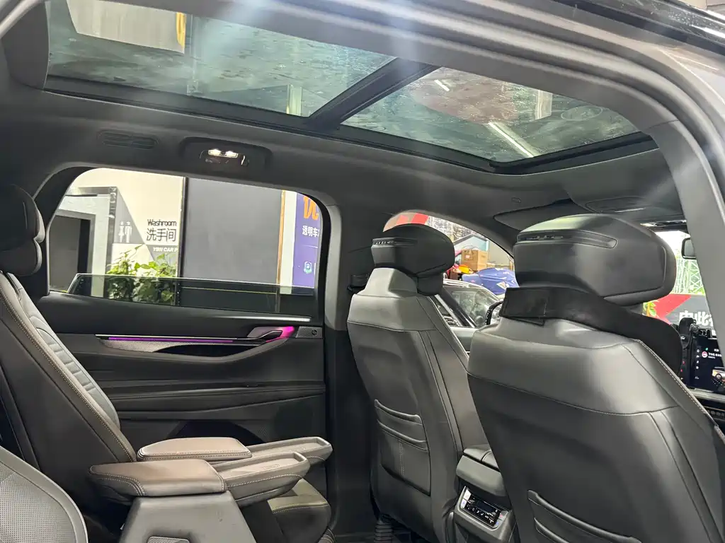 Ford Edge 2023 — фото 10