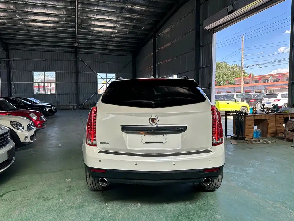 Cadillac SRX 2016 — фото 8