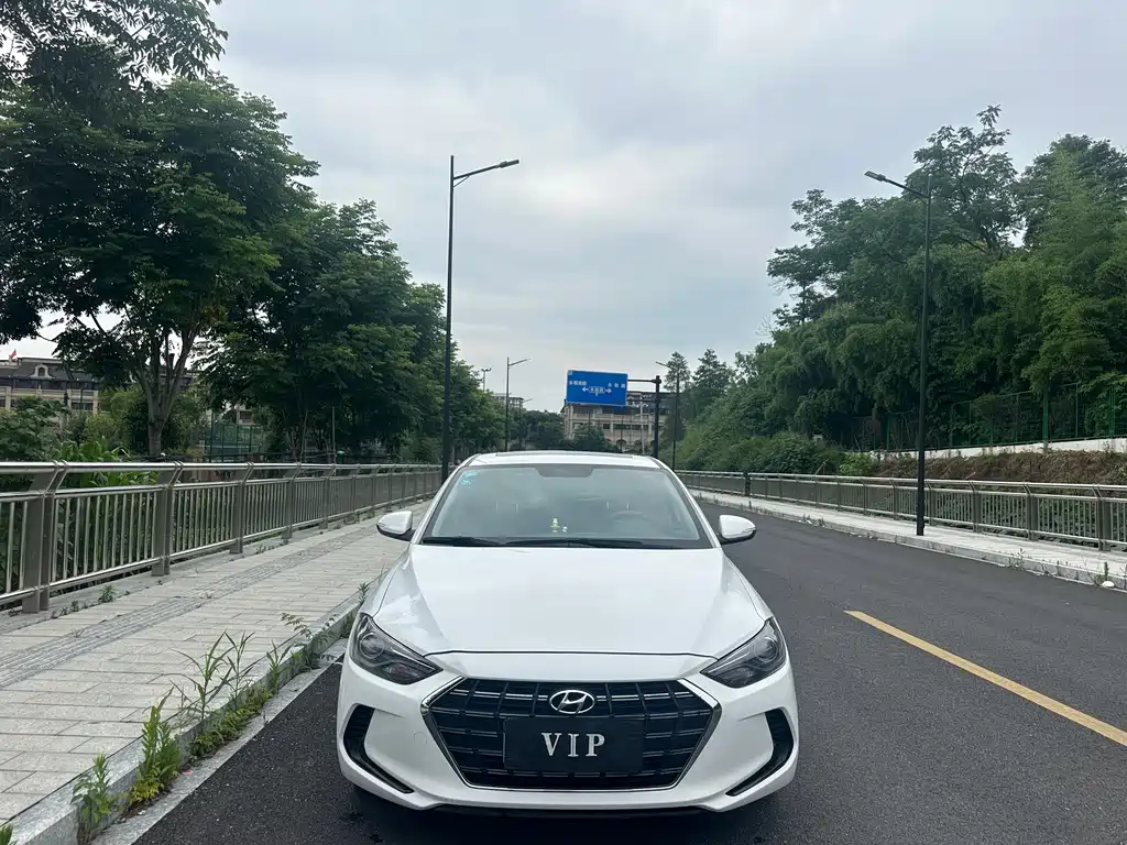 Hyundai Elantra 2020 — фото 2