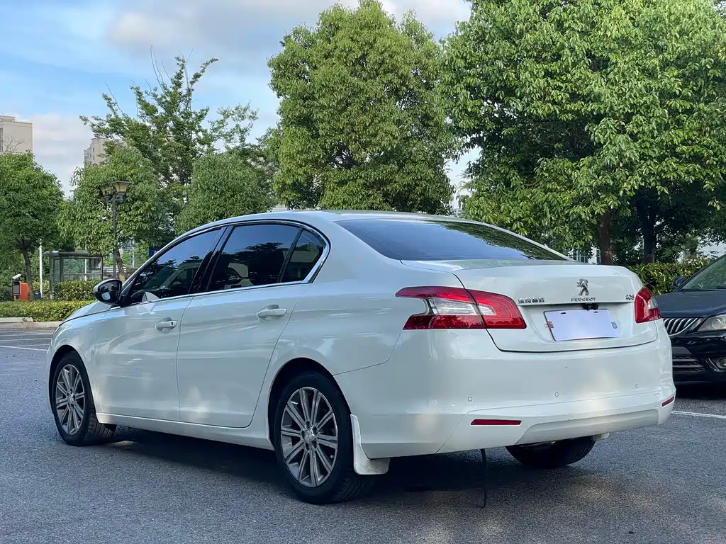 Peugeot 408 2016 — фото 15